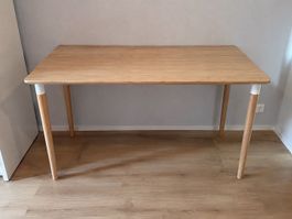 Table en bois naturel design moderne pieds coniques bon état
