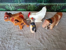 5 Vintage Holzfiguren Set Tiere Kühe, Kalb Huhn und Pinguin