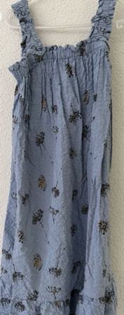 Sommerliches Kleid von Pomp deLux, Gr. 122/128 blau geblumt