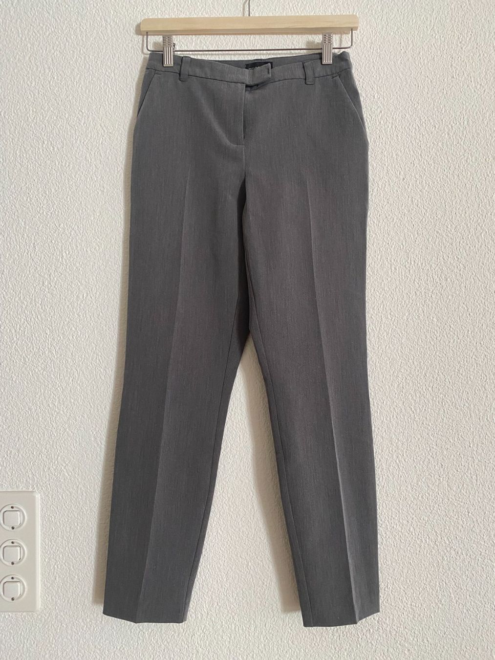 Topshop Pantaloni: Graue Anzugshose von Topshop – Usato da Luzern venduto da champagnelaury