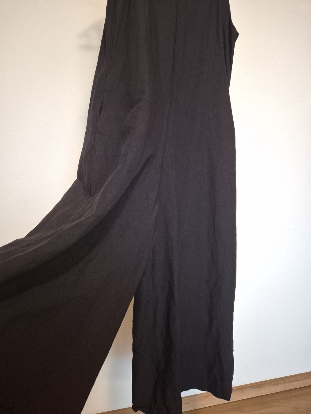 Tute: Uniqlo Jumpsuit – Usato da Escholzmatt venduto da Commessa 1