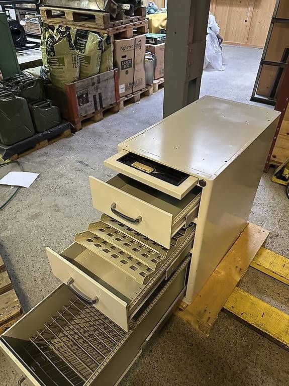 Banchi da lavoro: Schrank Schubladenstock – Usato da Bellach venduto da ret_bs5k 1