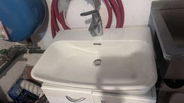 Lavabo de salle de bain Laufen, avec son robinet.