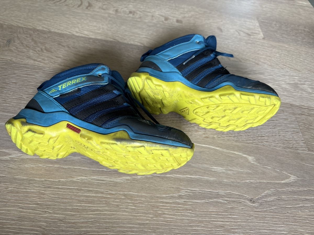 Adidas Chaussures garçon: Wanderschuhe Adidas Terrex, Gr. 31 – D'occasion à Hergiswil NW par mar_js5v 2