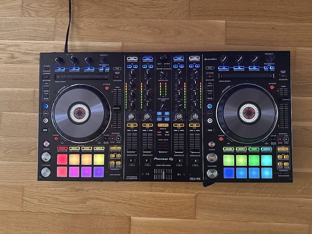 Platines de mixage: Pioneer DJ DDJRX 4Kanal-Controller – D'occasion à Unterseen par Colin.19