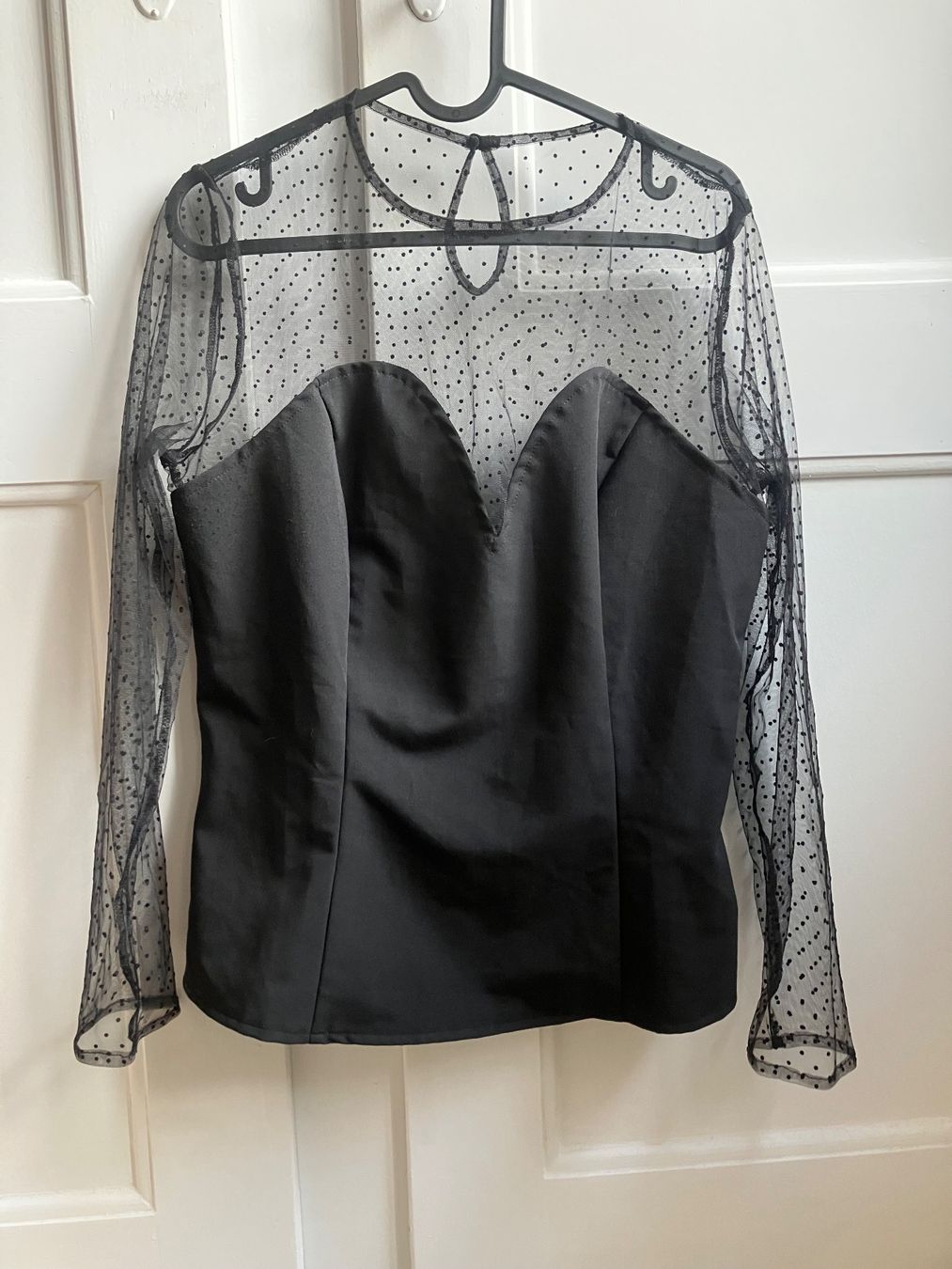 Top: Haut pin-up noir – Usato da St-Aubin-Sauges venduto da Sonia-Ka