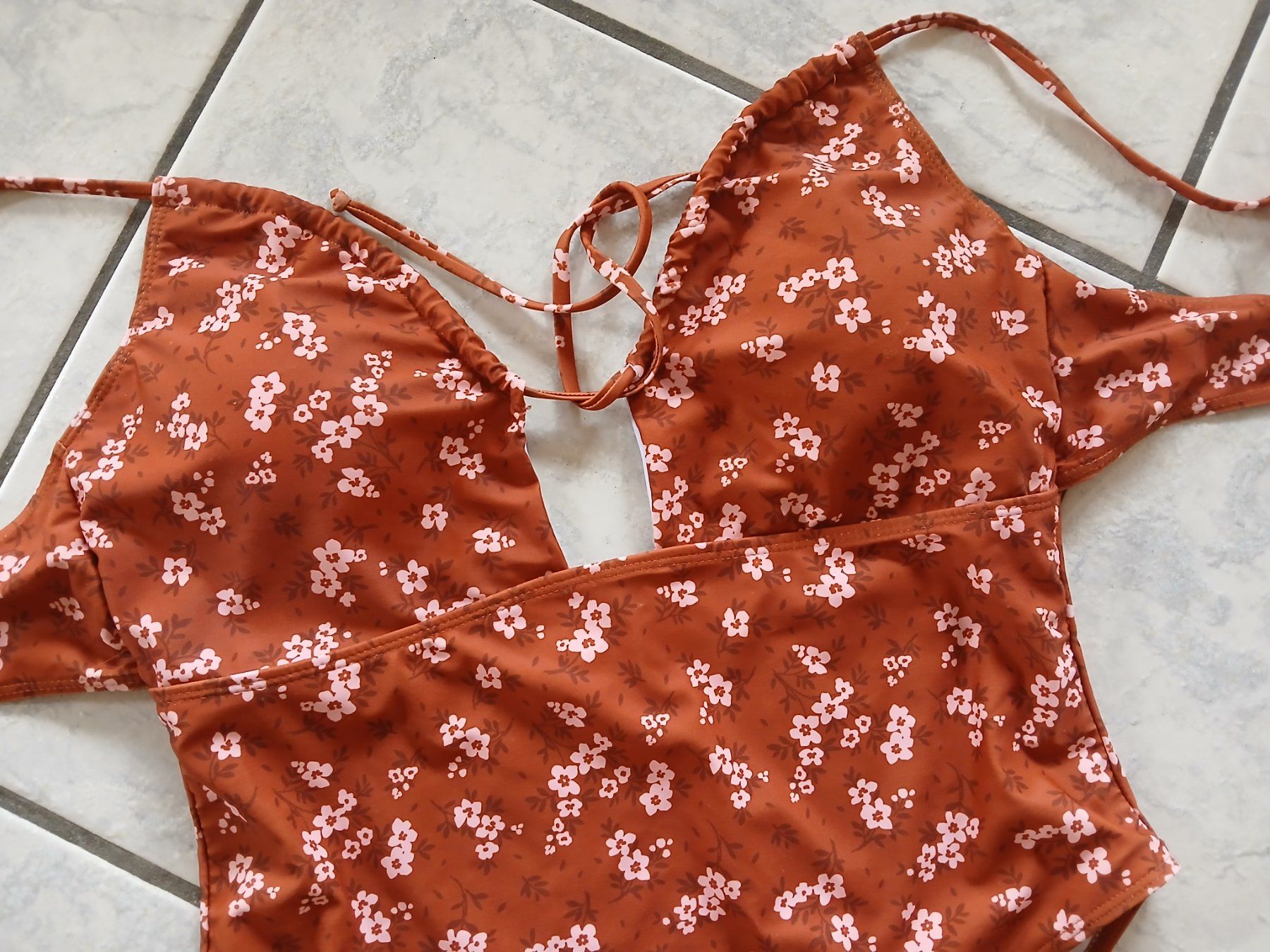 Costumi da bagno & Bikini: Ethno Hippie Badeanzug Blumen – Nuovo (secondo la descrizione) da Bremgarten AG venduto da Finoae 1