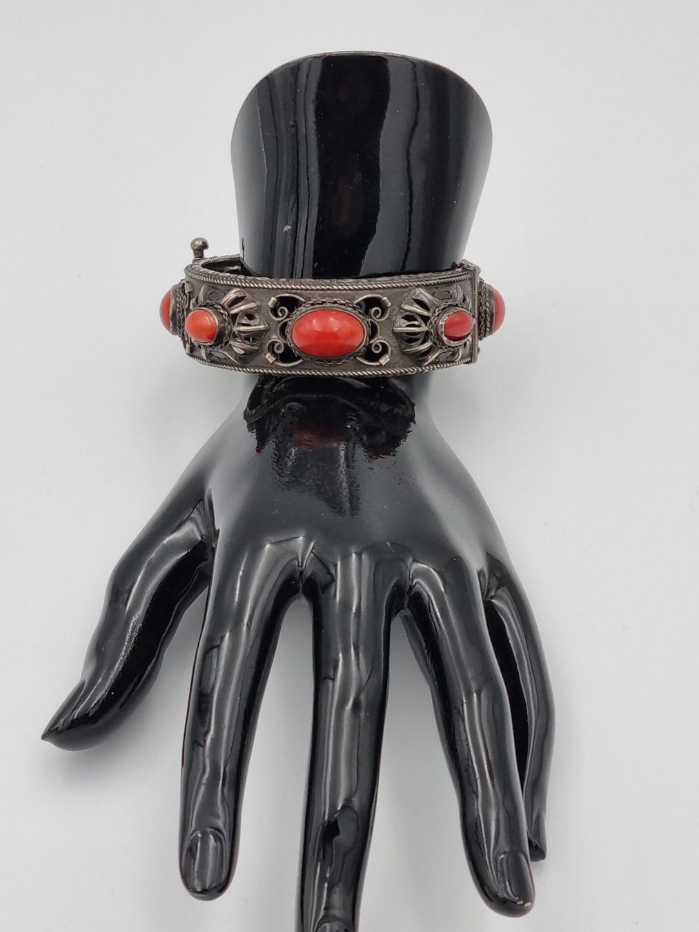 Bracciali & Braccialetti: Vintage Silber Armreif mit Korallen – Usato da Kölliken venduto da ter_lkc7
