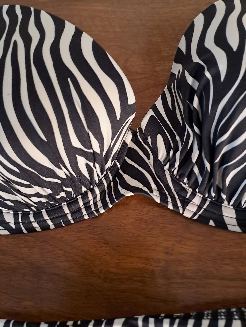 Triumph Badekleider & Bikinis: Triumph Bikini Set Zebra Muster Damen Grösse 70D / 38 – Gebraucht aus Basel von Sevenaa 1
