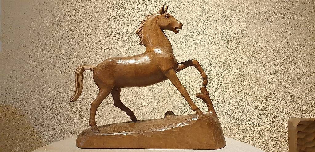 Statuette: Schnitzerei Holzfigur Pferd geschnitzt  – Usato da Uetliburg SG venduto da Stein414