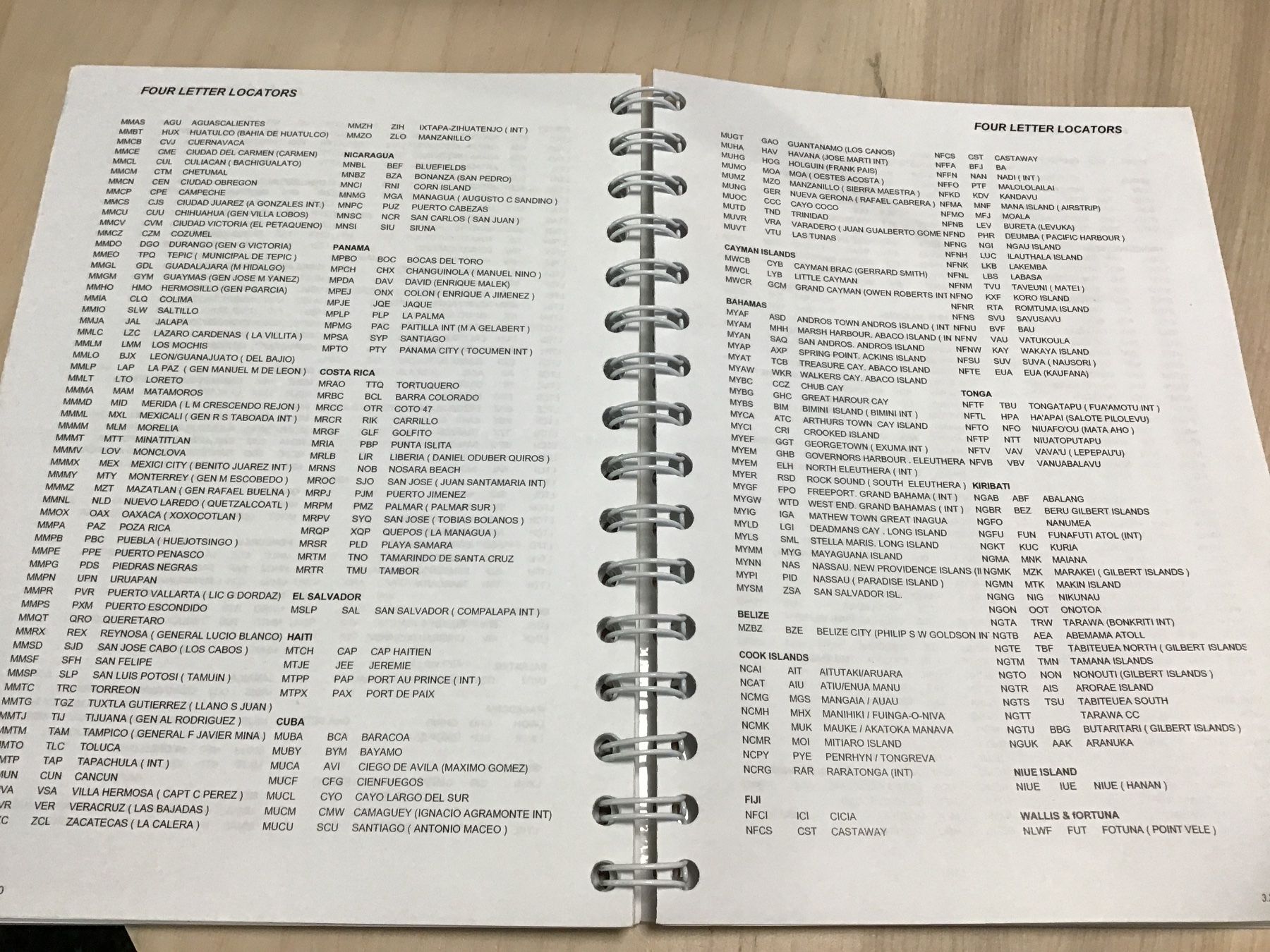 Libri: Airport & City Codes: Seldec Publishing, Ausgabe 2002 – Usato da Männedorf venduto da Spezial-Modelle 4