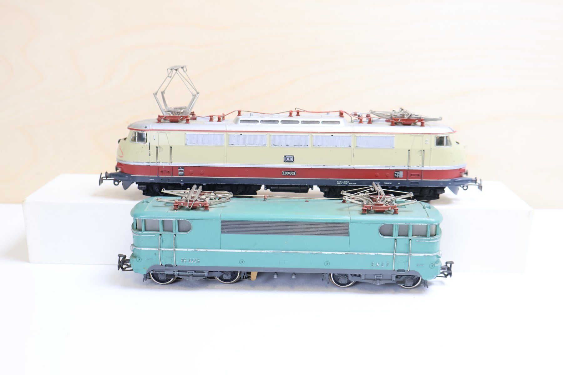 Märklin Modellini di ferrovie: Märklin SNCF E-Lok + TEE E-Lok - H0 Doppelpack – Usato da Winterthur venduto da Monstera 1