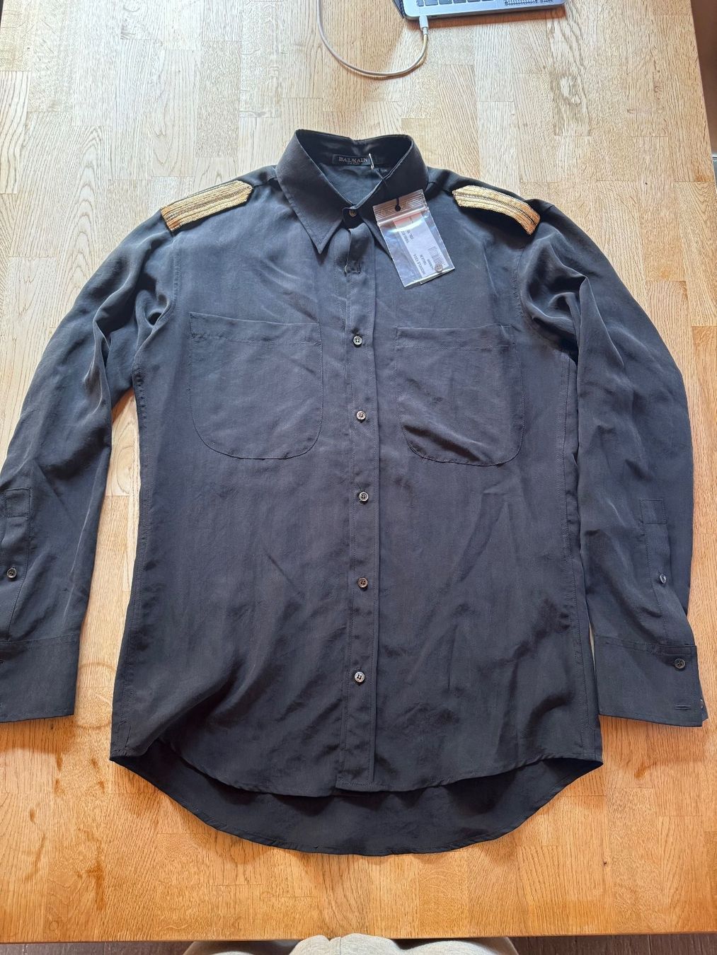 Balmain Camicette: Balmain Silk Shirt – Size 36 – Nuovo e nell'imballaggio originale da Grund b. Gstaad venduto da ReLuxe