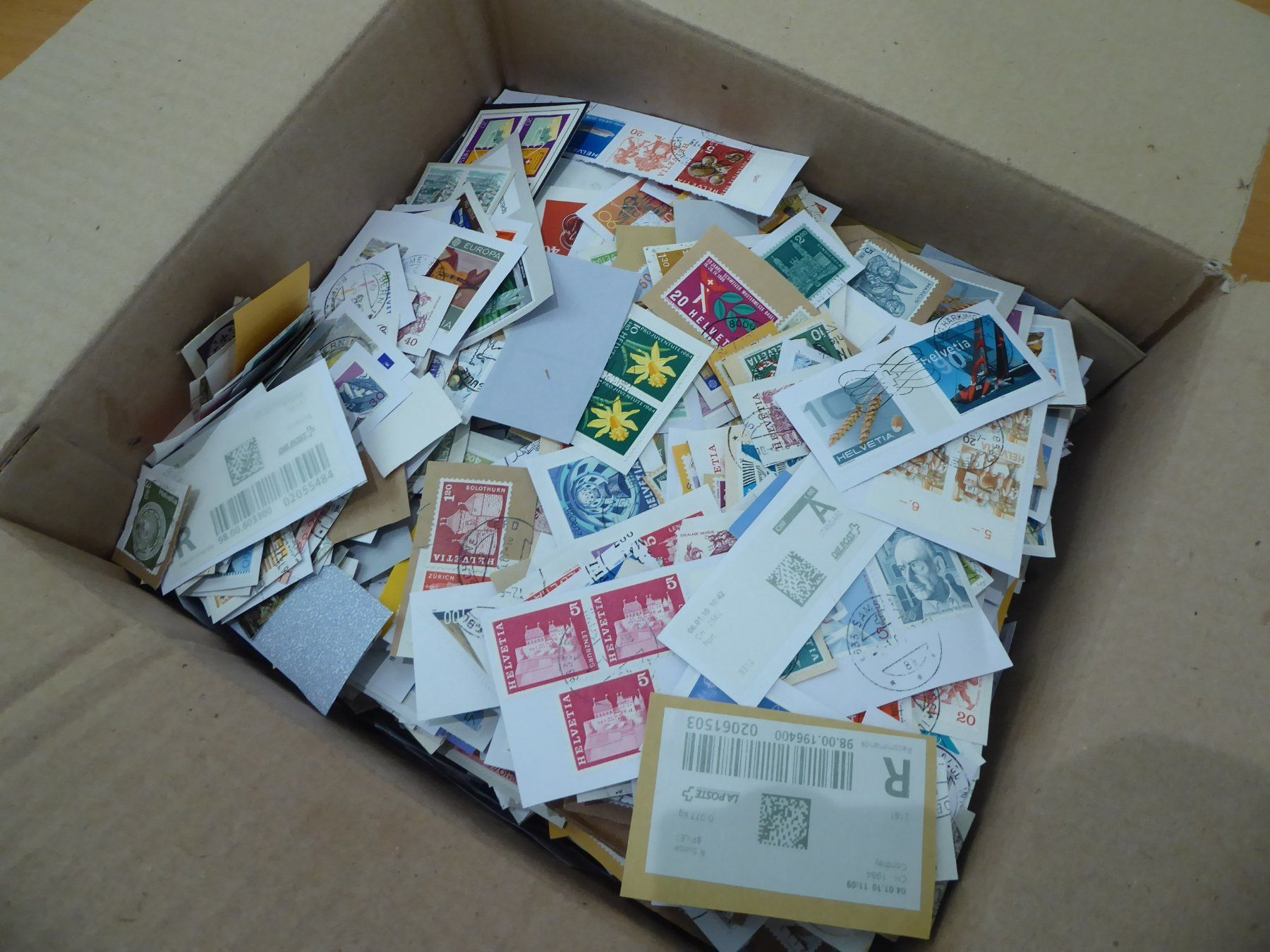 Tutti i francobolli: Interessanter Posten Schweiz auf Papier – Usato da Rothrist venduto da swisstools
