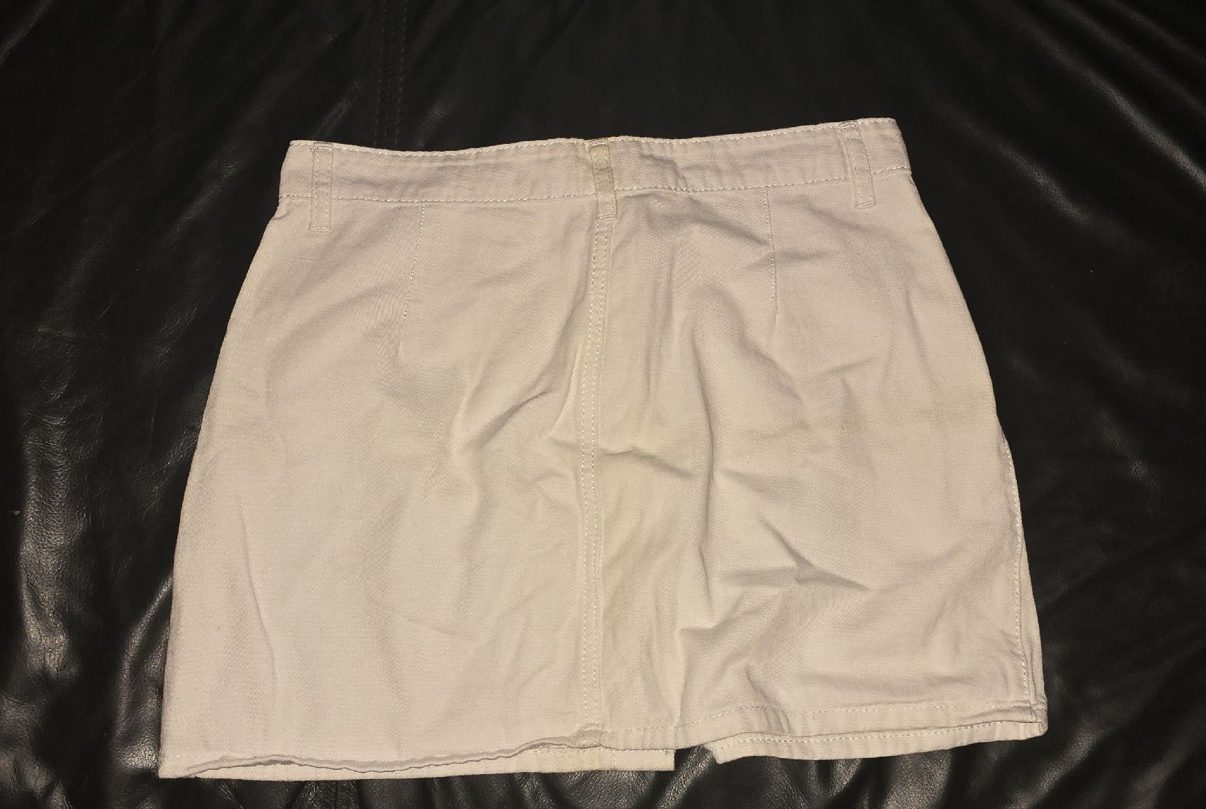 Gonne: Jupe courte blanche boutonnée sur le devant taille 36 – Nuovo (secondo la descrizione) da Meyrin venduto da lul_6y9f 1