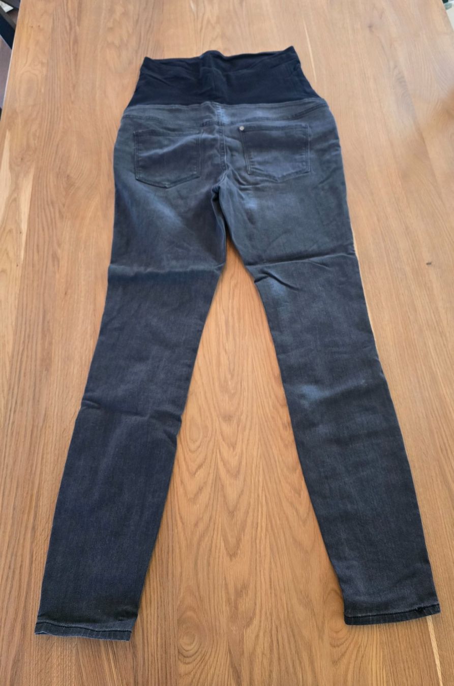 H&M Jeans: Schwangerschafts-Jeans Gr. M – Usato da Zäziwil venduto da Seisler 1