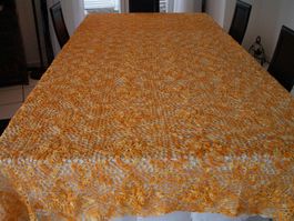 Selbst gehäkelte Tischdecke