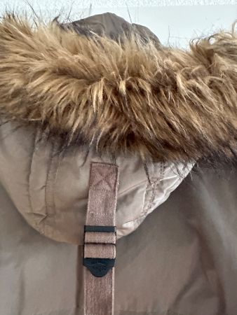Khujo Daunenjacke grün, Kapuze mit Kunstfell (Grösse: S)