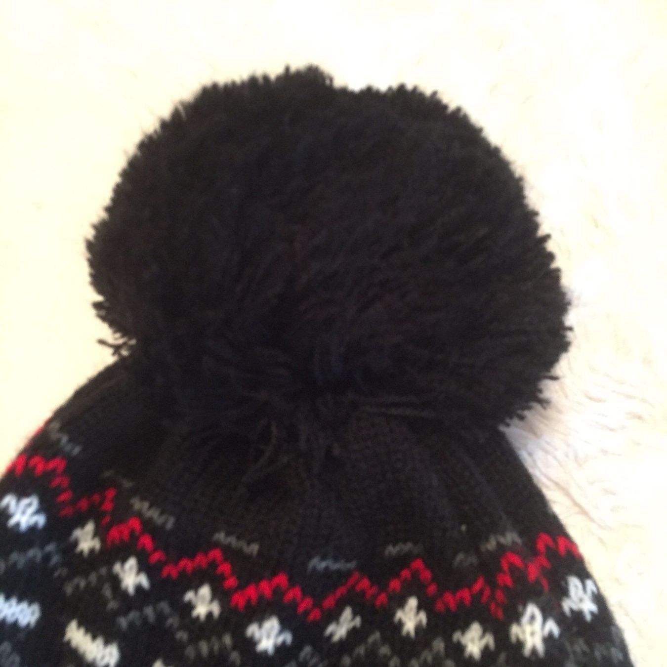Copricapi, berretti & cappellini: Warme Kappe mit Bommel schwarz-rot-weiss – Nuovo (secondo la descrizione) da Emmenbrücke venduto da little.treasures 1