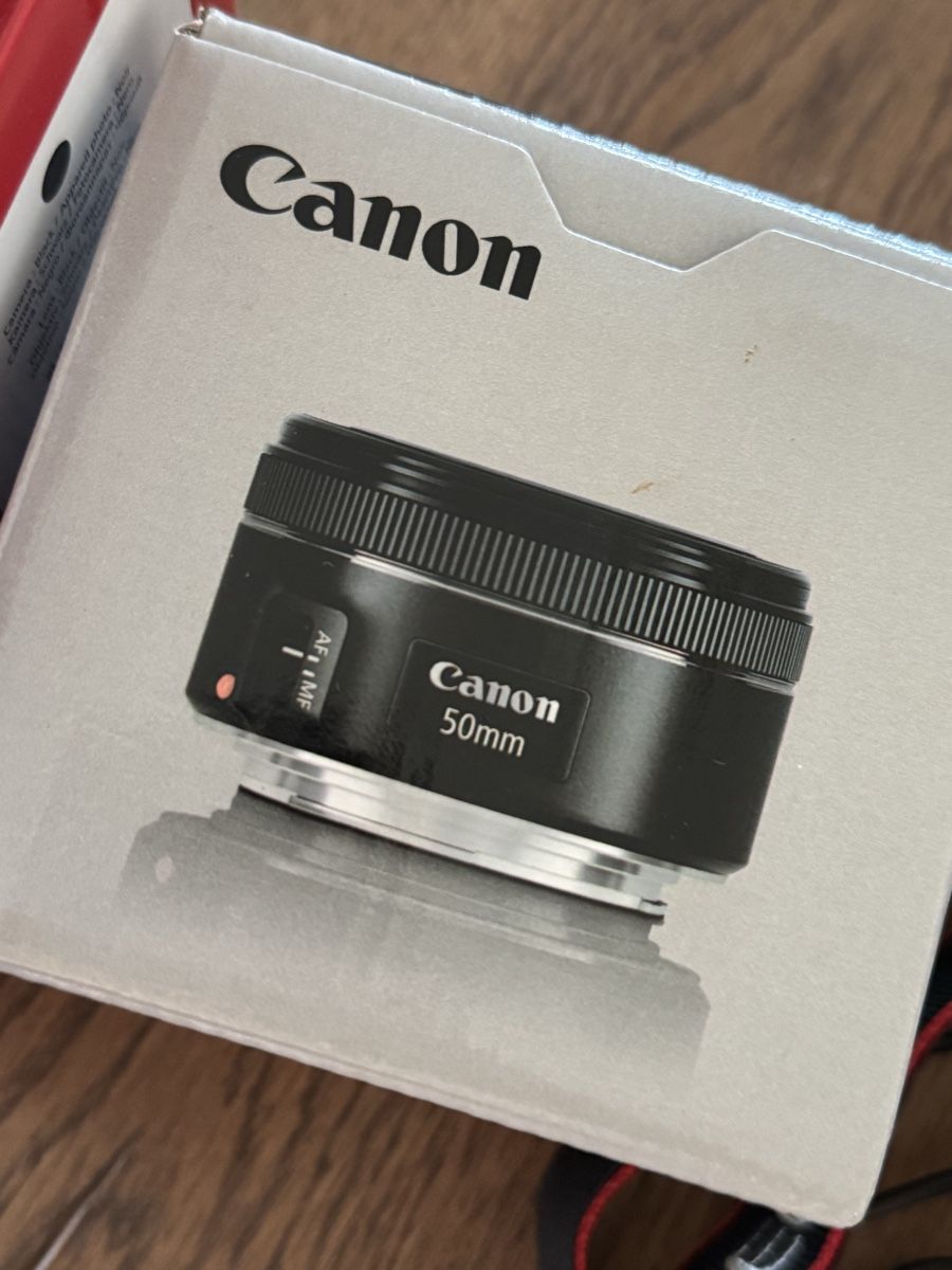 Canon Fotocamera: Canon EOS 2000D mit Objektiven 18-55mm und 50mm Set – Usato da Gossau SG venduto da kat_kz86 2
