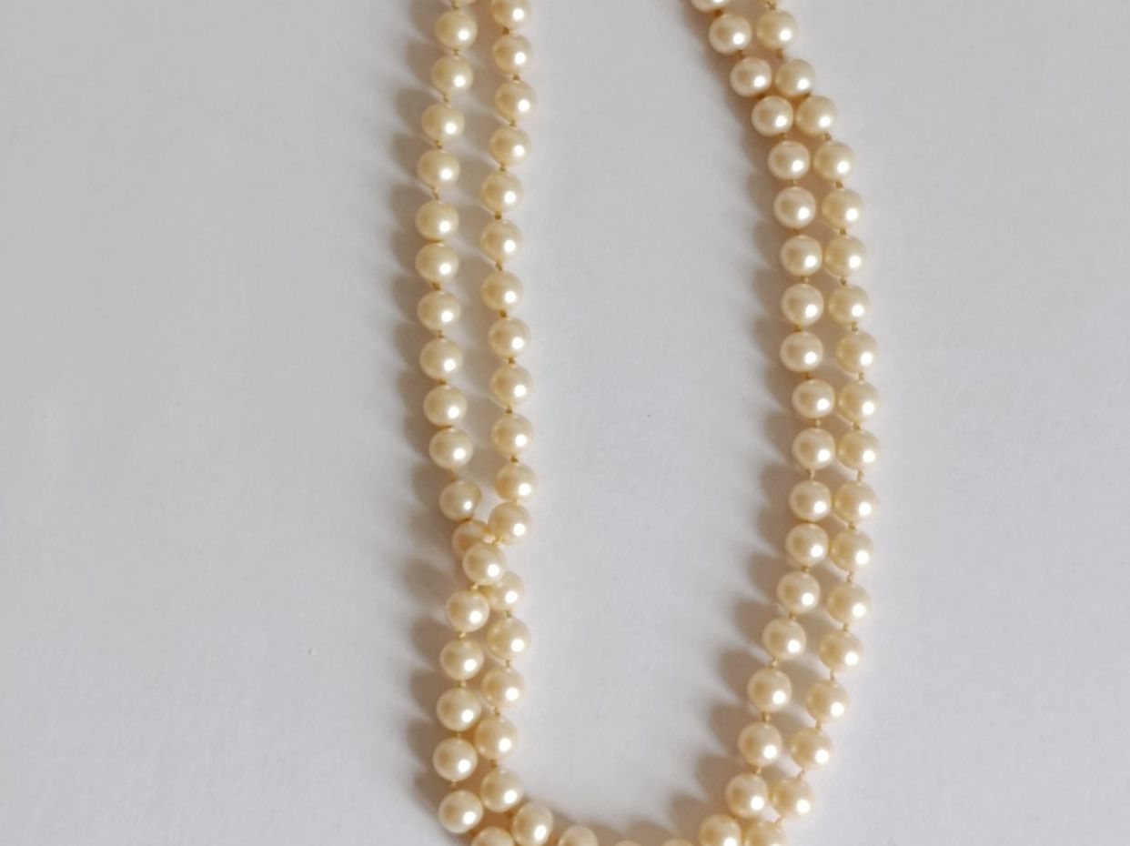 Catenine: Collier long vintage  perles & fermoir ARGENT – Usato da Genève venduto da EcrinVintage 1