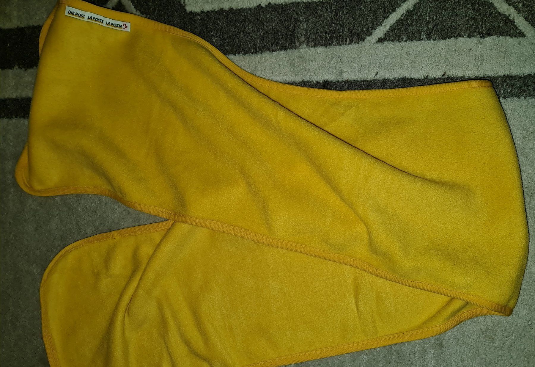 T-shirt: Écharpe / Bandeau / T-shirt – Usato da Cortaillod venduto da signep 1