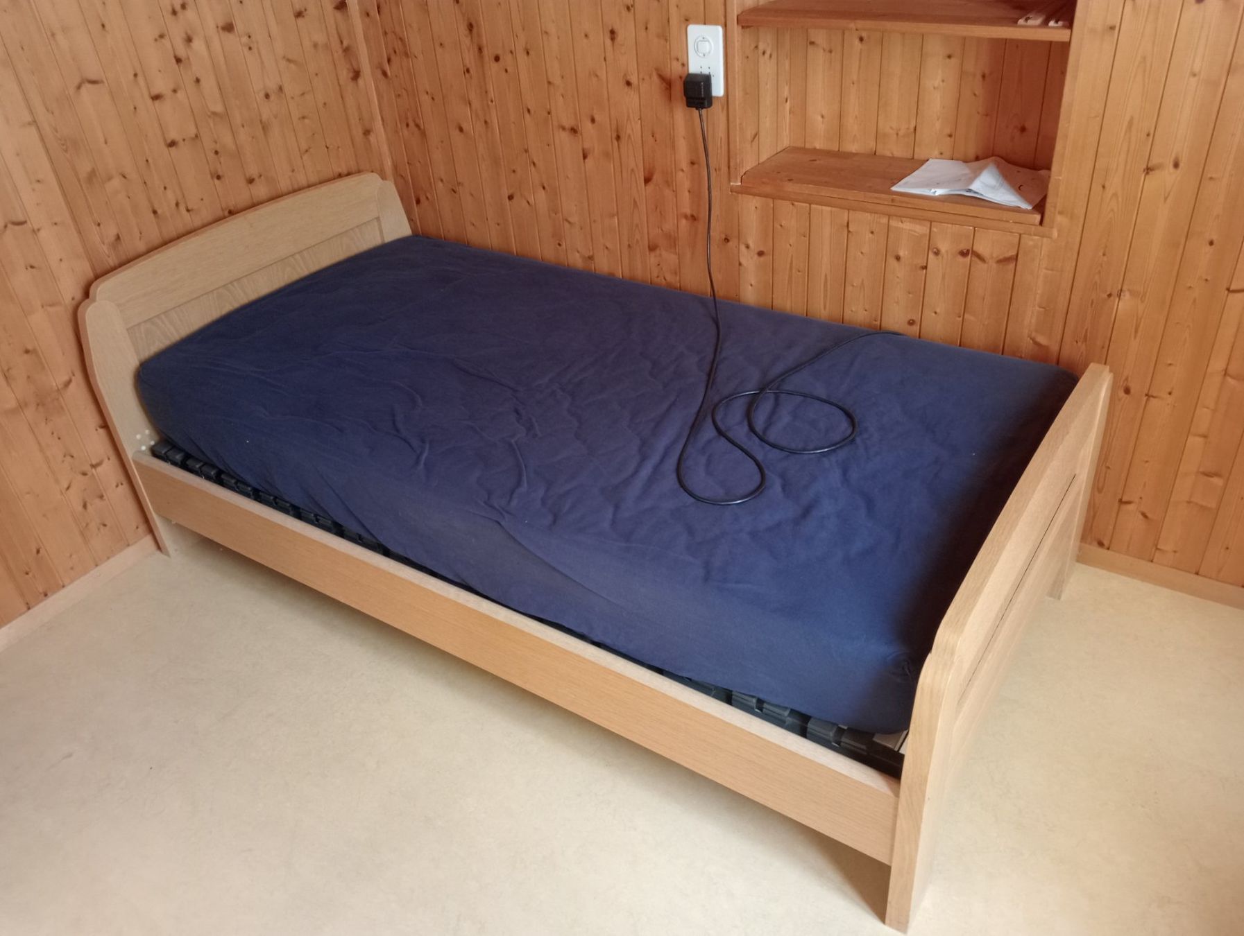Betten: Motorbett / "Boxspringbett" – Gebraucht aus Spiez von iaqob