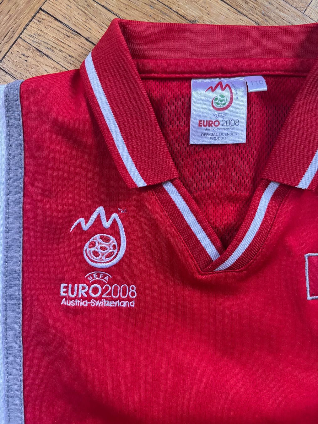 T-shirt: Maillot Euro 2008 taille 110 – Usato da Lausanne venduto da mel2dreams 1