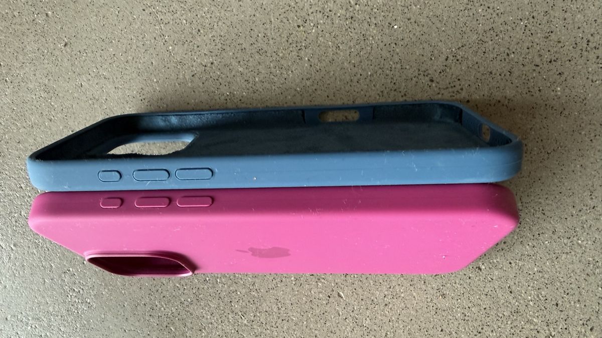 Apple Cover & Protezioni schermo: Cover Silikon iPhone 16 Pro Max – Usato da Luzern venduto da mar_x96f 3
