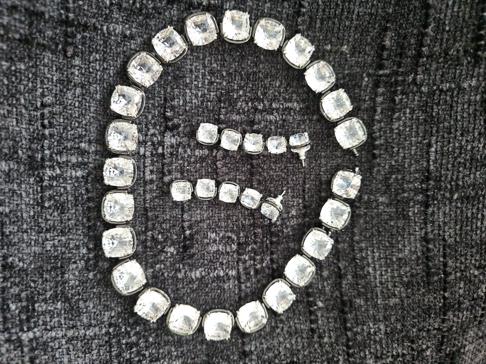 Swarovski Autres bijoux: swarovski collier mit Ohrringen – D'occasion à St. Gallen par ejw_w9pv