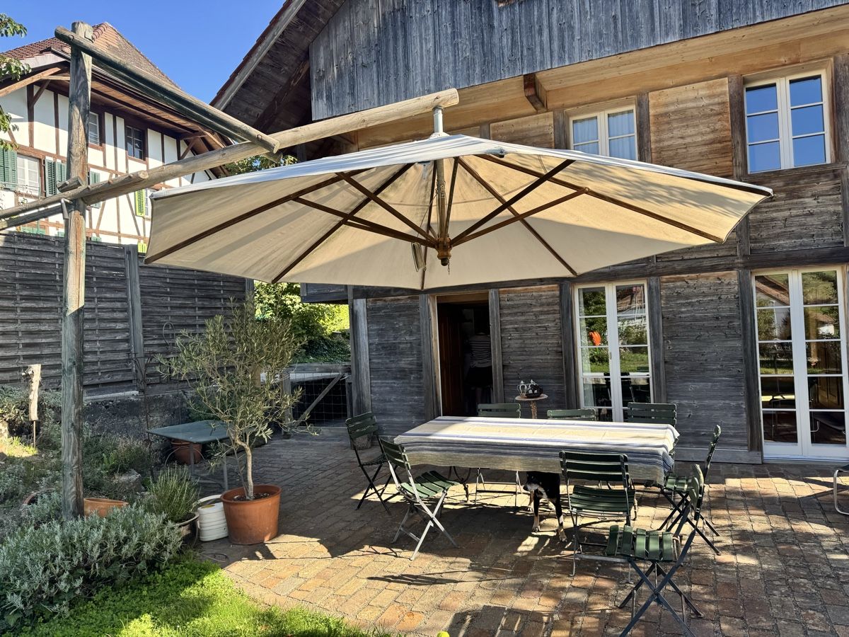 Ombrelloni: Sonnenschirm 4m mit Holzgestell – Usato da Langenthal venduto da Marki2
