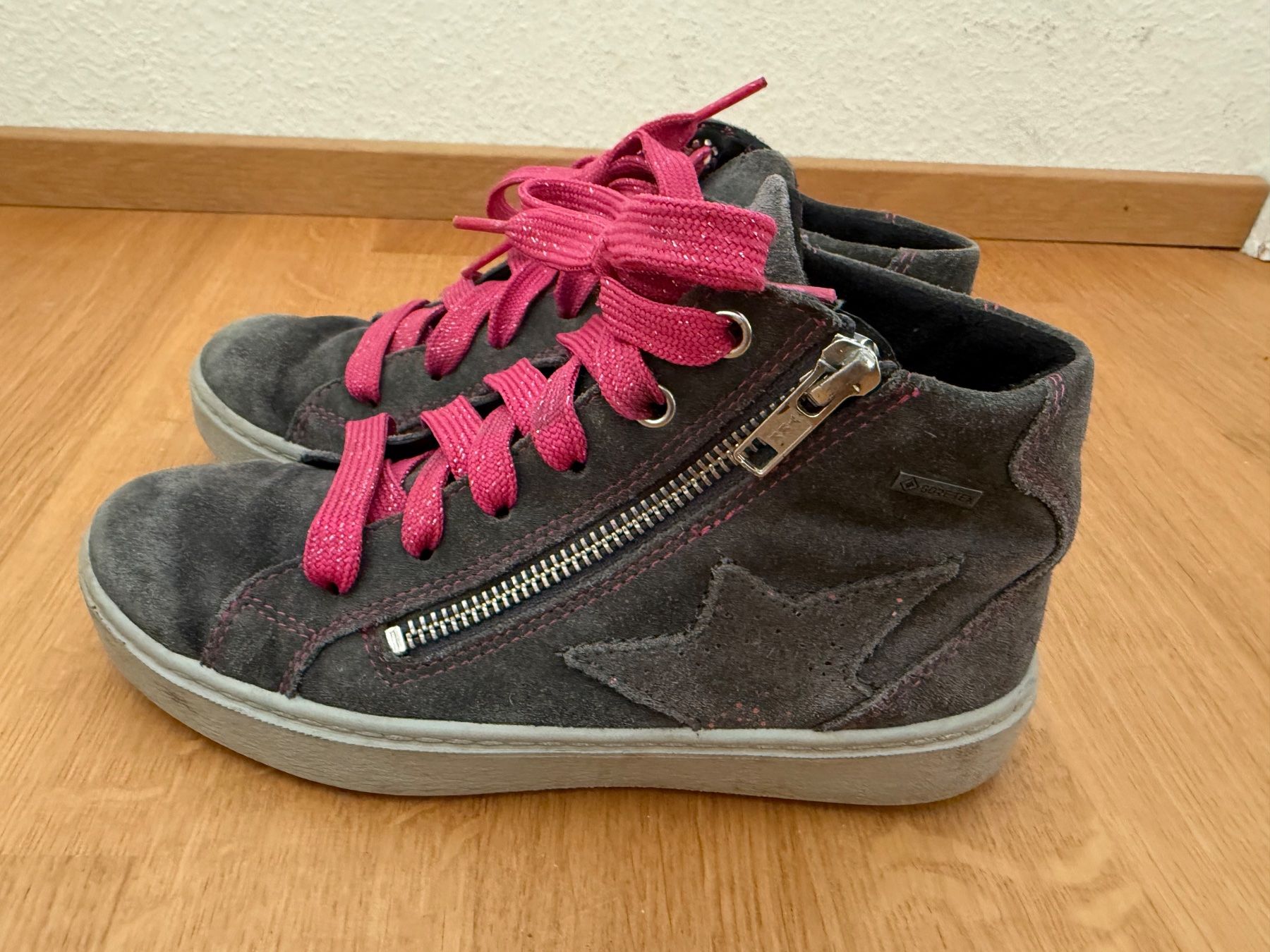 Superfit Schuhe für Mädchen: Mid Top Sneakers superfit gr 33 – Gebraucht aus Hünibach von rotestandem01