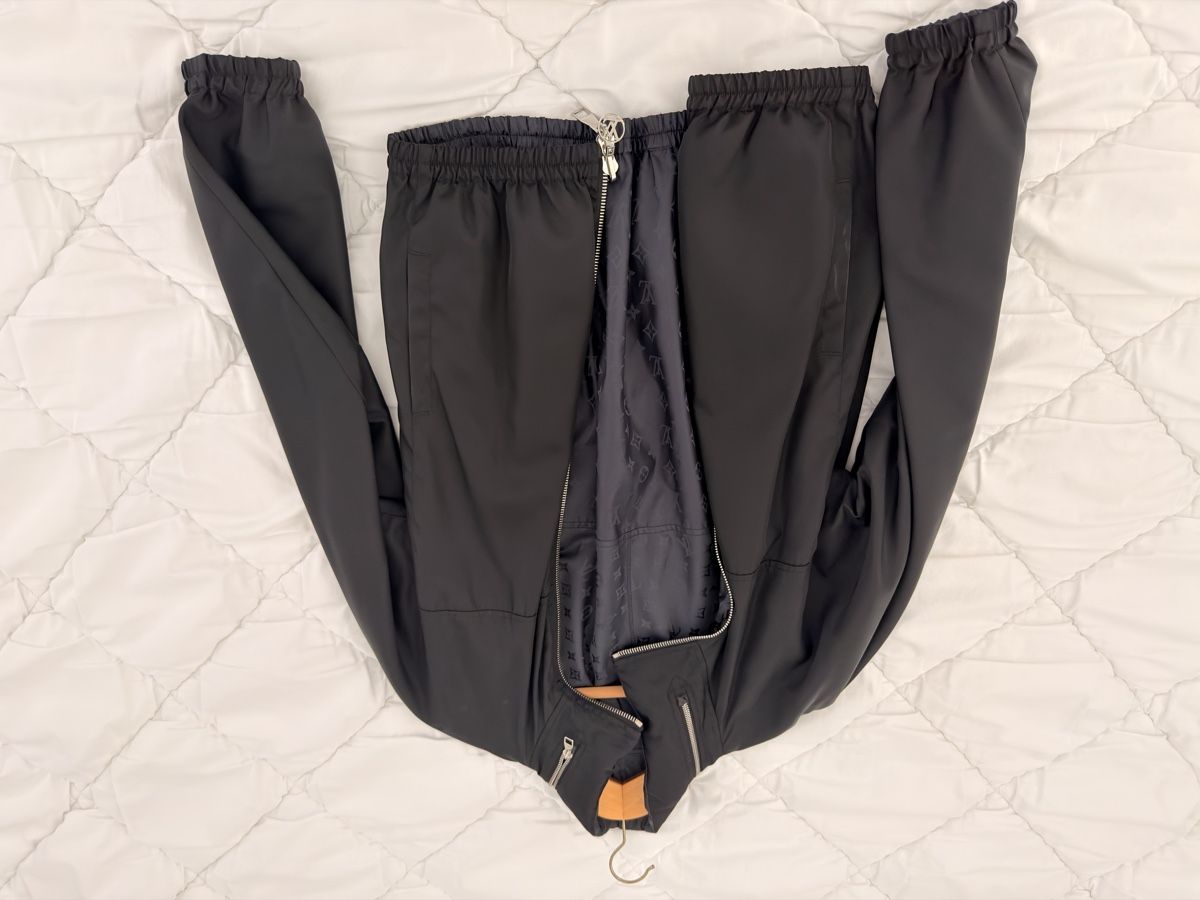 Louis Vuitton Vestes: Louis Vuitton Jacke – D'occasion à Pfäffikon SZ par NicMarKom 1