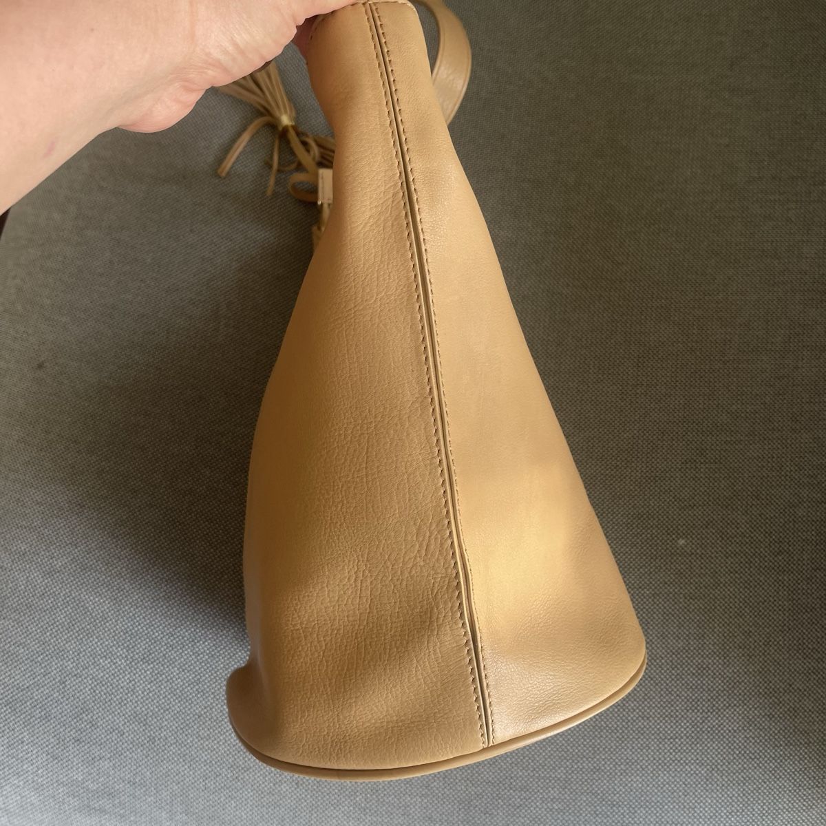 Ugg Borse: Stylische UGG-Ledertasche / Bucket Tasche – Nuovo (secondo la descrizione) da Bern venduto da dek_7bjd 3