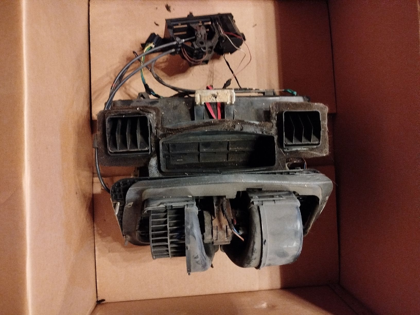 BMW Toutes les pièces auto: système de chauffage Bmw E30 – D'occasion à Neuchâtel par lyd_67kk