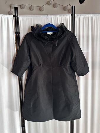 Robe noire élégante structurée – taille 4