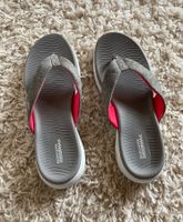 einwandfreie Flip Flops Skechers Gaga Max