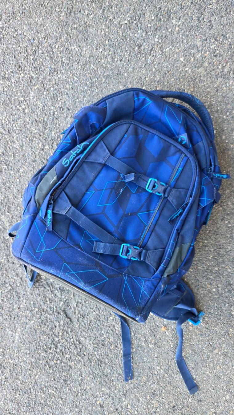 Satch Kindertaschen: Rucksack Satch blau geometrisches Muster gebraucht – Gebraucht aus Volketswil von Afrika68