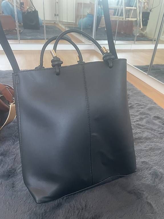 H&M Borse da donna: Schwarze Tasche von H&M – Usato da Lenzburg venduto da Butterfly_95