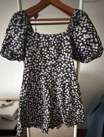 Overalls H&M schwarz weiss geblümt