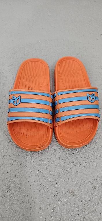 Scarpe per ragazzi: Badeschlappen Gr. 32 – Usato da Baden venduto da Boomer76