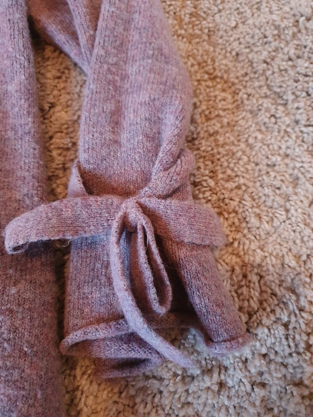 Esprit Maglioni & Felpe: Esprit Strickpullover, Gr. S, Lila mit Schleifen an Ärmel – Usato da Dietfurt venduto da rasy11 1