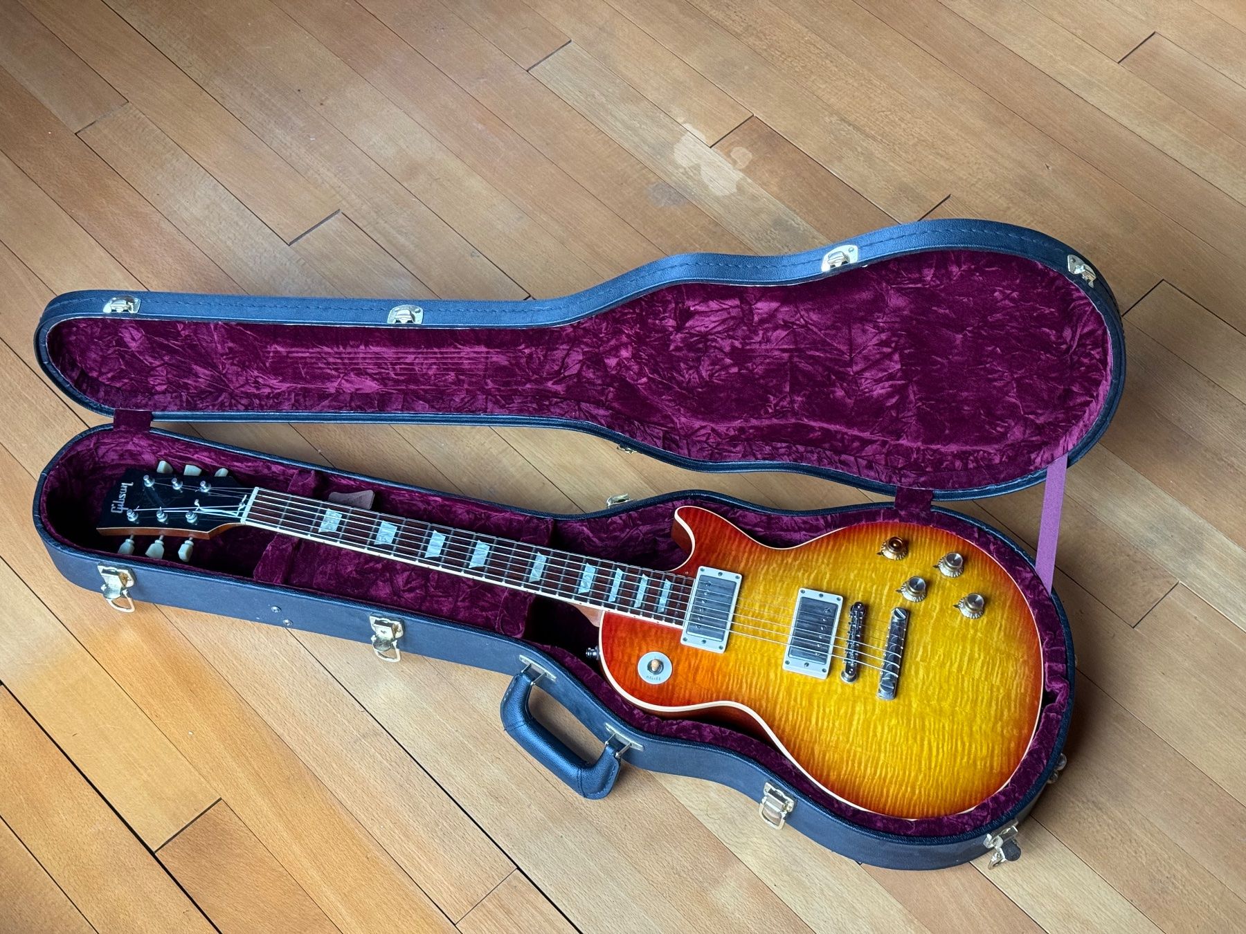 Gibson Strumenti musicali: Gibson Les Paul Custom Shop R9 Cloud 9 – Usato da Brügg BE venduto da Busima