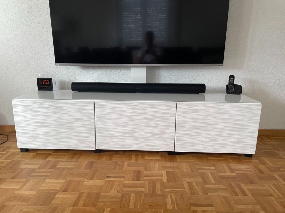 TV Bank von IKEA Besta mit Glasablagefläche Kaufen auf Ricardo