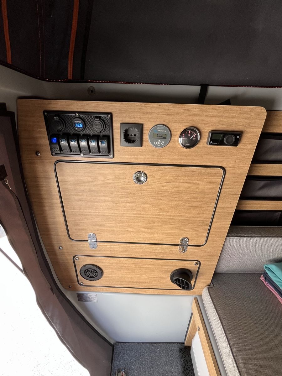 Isuzu Veicoli da campeggio: Isuzu Dmax N60ff avec cellule Stork camper – Usato da Yverdon-les-Bains venduto da Fdurussel 7
