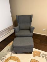 IKEA STRANDMON Ohrensessel inkl. Hocker – sehr guter Zustand