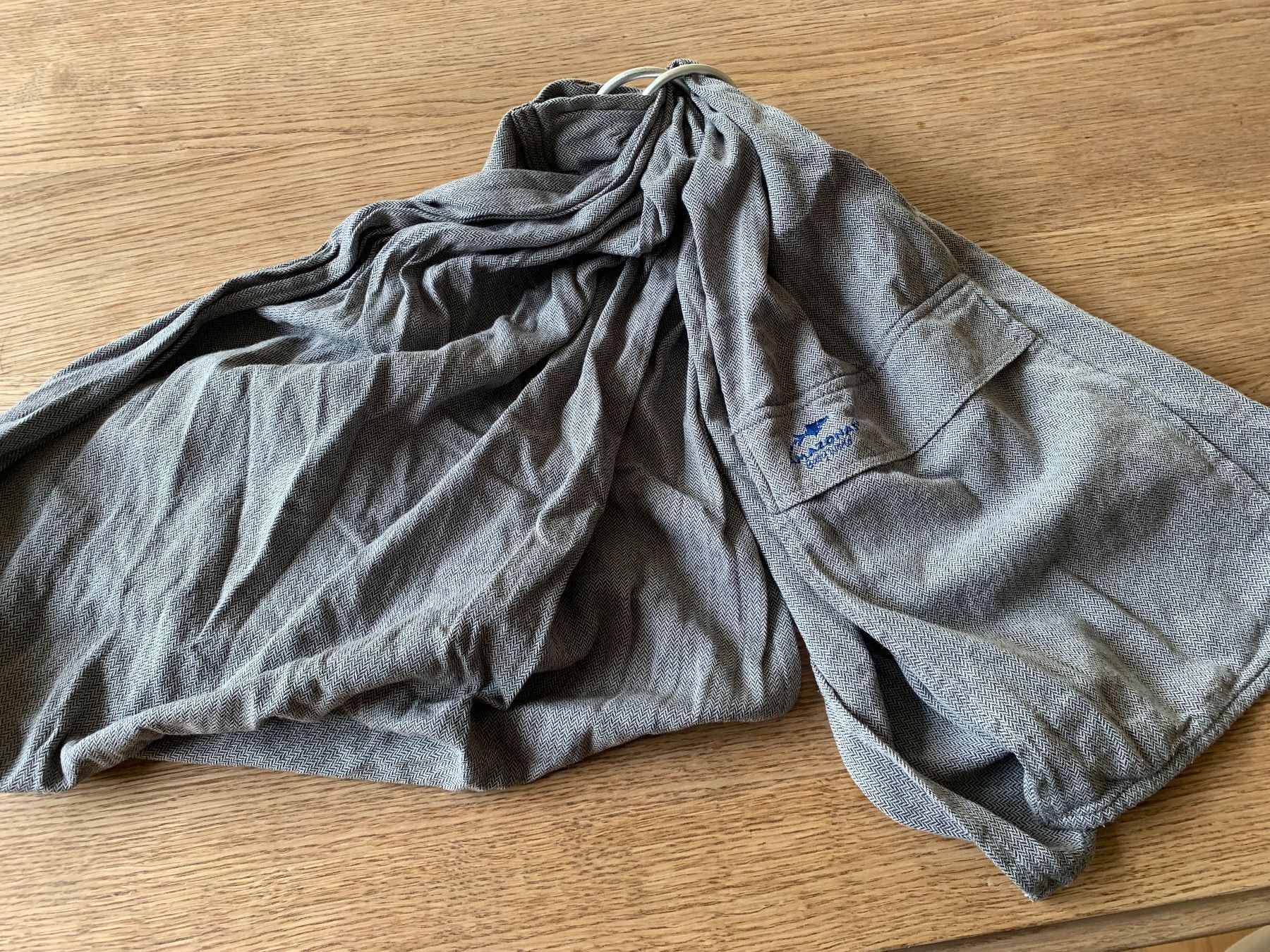 Amazonas Bauch- & Rückentragen: Amazonas Ring Sling Babytrage – Gebraucht aus Zürich von CLLT2426