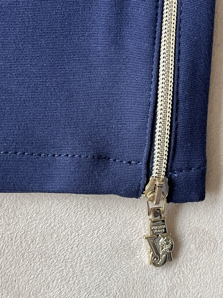 Versace Pantaloni: Schicke Hose Versace Gr.XS neu – Nuovo e nell'imballaggio originale da Stäfa venduto da Exclusive0 7