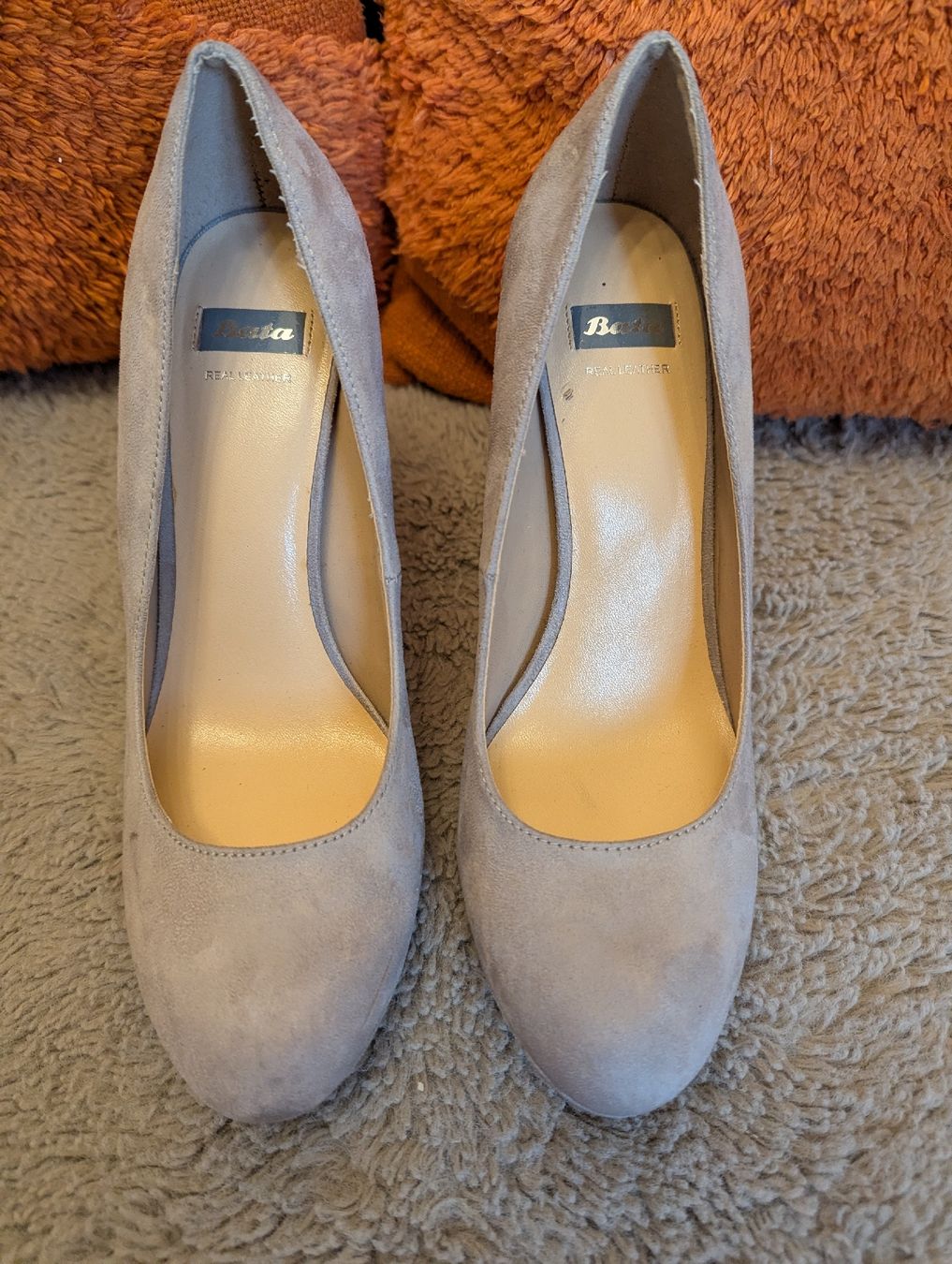 Chaussures femmes: escarpins bata 37 – D'occasion à Montreux par dem_gyt9