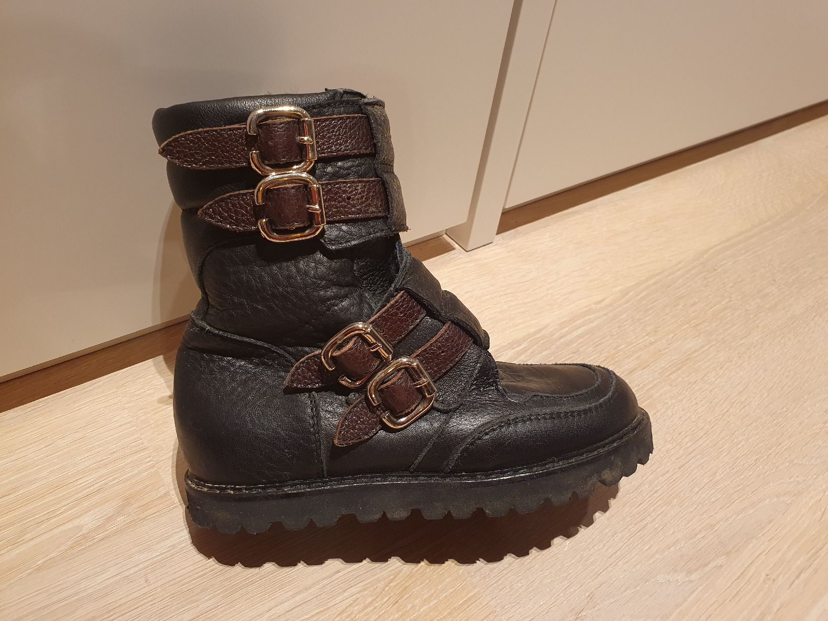 Scarpe per ragazze: Original D&G Junior Winterstiefel Grösse 30 – Usato da Zürich venduto da Integrator 1